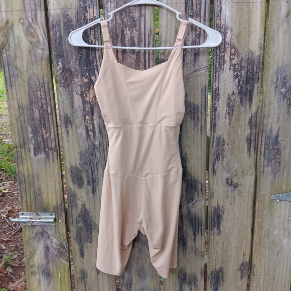 MAIDENFORM Women's Shapewear Mid-Thigh Bodysuit with Tummy Control M - Picture 1 of 7